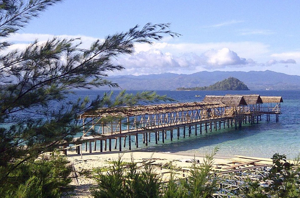 Kisah Dermaga Kayu  Pulau Saronde yang Romantis GenPI co